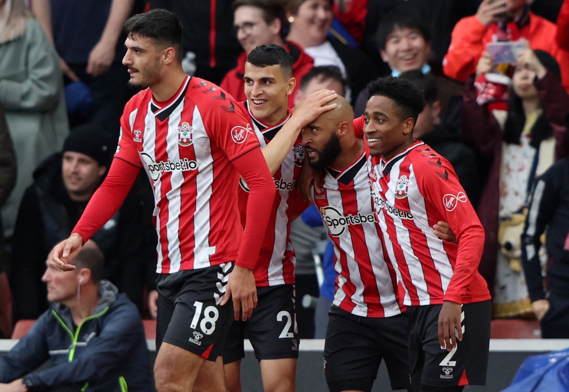 篮球篮网球迷线上互动热烈（篮球与篮网球迷线上互动火爆）