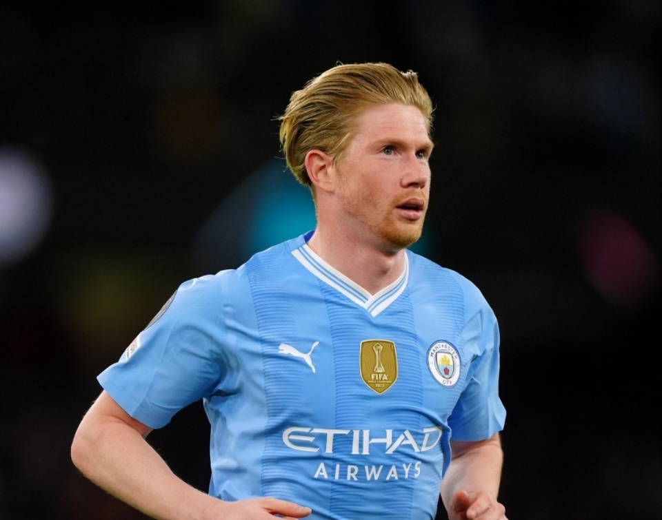 鱼缸论继续！霍伊伦双响助球队回榜首，头顶脚踢荣膺全场最佳（鱼缸论仍在发酵！霍伊伦梅开二度助队重返榜首，头顶脚踢加冕全场最佳）