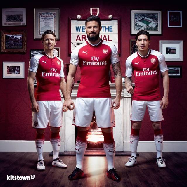 詹姆斯关键上篮助球队锁胜（詹姆斯关键上篮定胜负）