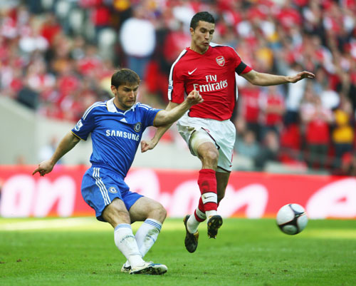 慕尼黑1860主席曾抱怨海纳未认出自己，拜仁球迷拉横幅回怼（曾抱怨海纳不认识自己，慕尼黑1860主席遭拜仁球迷横幅回击）