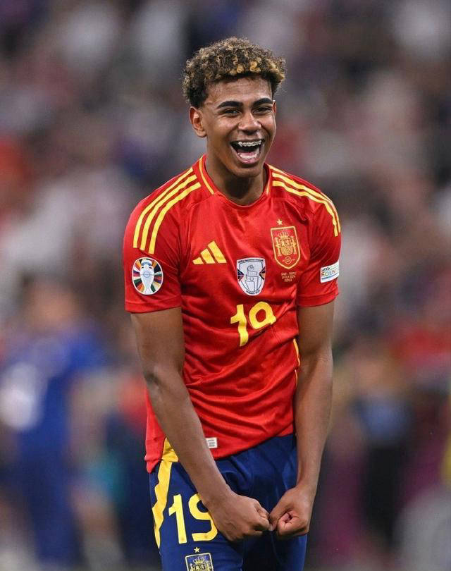 哑火，阿尔瓦雷斯近5场西甲比赛0球0助，近4场仅射门3次（状态低迷：阿尔瓦雷斯近5轮西甲0进球0助攻，近4战仅3次射门）