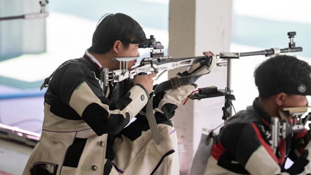 上海海港夺冠背后是穆斯卡特的战略放弃与坚守，成功卫冕中超冠军。（穆斯卡特的策略取舍与坚守，铸就上海海港中超卫冕）