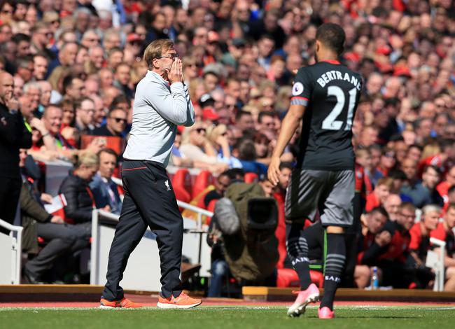 随着里昂爆大冷0-1，尼斯0-1，法甲最新积分榜出炉：大黑马领跑（里昂、尼斯同以0-1落败，法甲积分榜更新：黑马球队登顶）