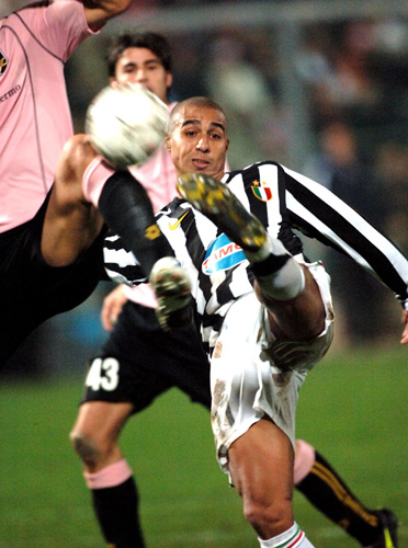 欧冠前瞻：巴萨誓报攻占诺坎普之仇，法兰克福刚经历客场惨案（欧冠前瞻：巴萨欲雪诺坎普之耻，法兰克福刚遭客场惨败）