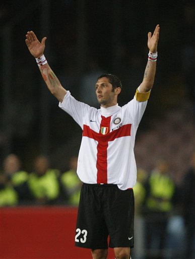 亚马尔是FIFPro最佳阵最年轻球员，也是今年得票最高外场球员（亚马尔入选FIFPro年度最佳阵容，创最年轻纪录并成今年外场得票王）