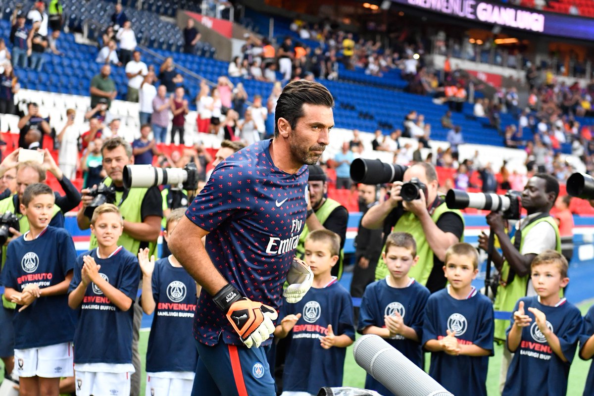 巴萨梅西进球破纪录欧冠历史时刻（梅西欧冠破纪录，巴萨见证历史一刻）