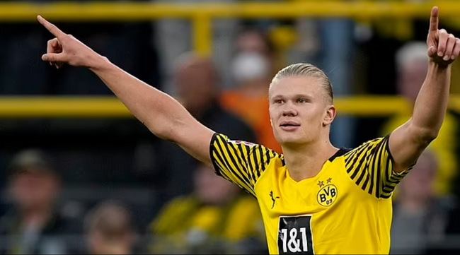 港队本月亚洲杯预选赛大名单：陈晋一领衔中超、中甲8将入选（香港队本月亚洲杯预选名单出炉：陈晋一领衔，中超中甲8人入选）