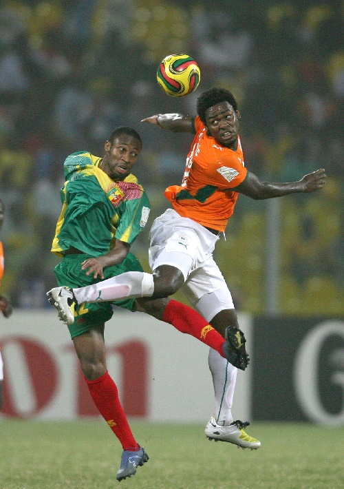 热火铁血防守再现硬汉精神（热火以铁血防线彰显硬汉风骨）