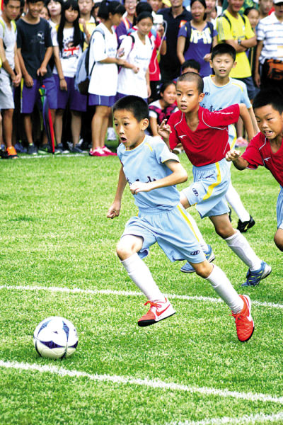 比利时年度最佳教练候选：孔帕尼、摩纳哥主帅波科尼奥利在列（比利时年度最佳教练候选名单出炉：孔帕尼与摩纳哥主帅波科尼奥利入围）