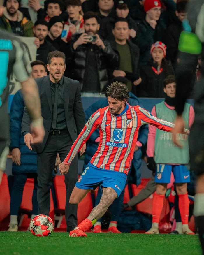 球队取胜后送亚泰降级，海牛球迷在退场时高喊“亚泰降级啦”