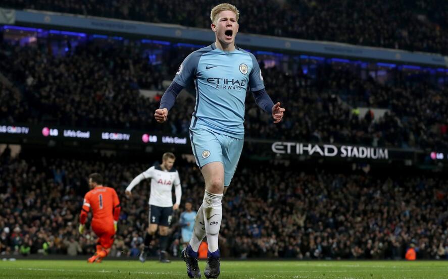 荣耀时刻，网球名将阿尔卡拉斯为迈阿密颁发美职联东部冠军奖杯（荣耀加冕：阿尔卡拉斯为迈阿密颁发美职联东部冠军奖杯）